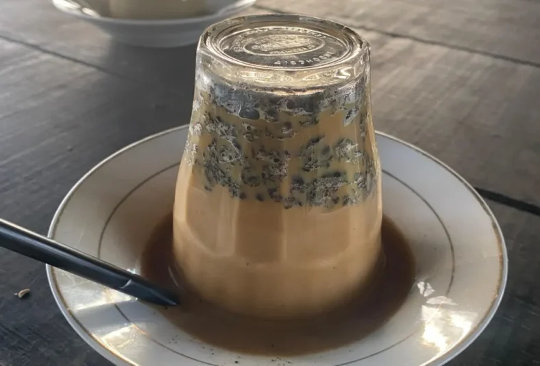 Menikmati Kopi Tubruk Di Kedai Kopi Aceh